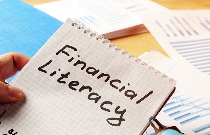 How Community Finance Supports Lifelong Money Confidence